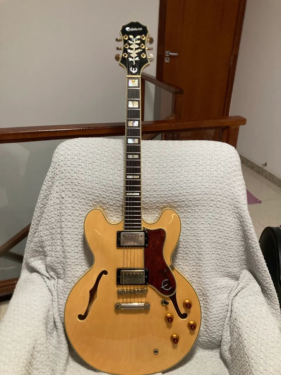 Epiphone Sheraton II com case Gator (Semi Acústica 335) - Foto 4