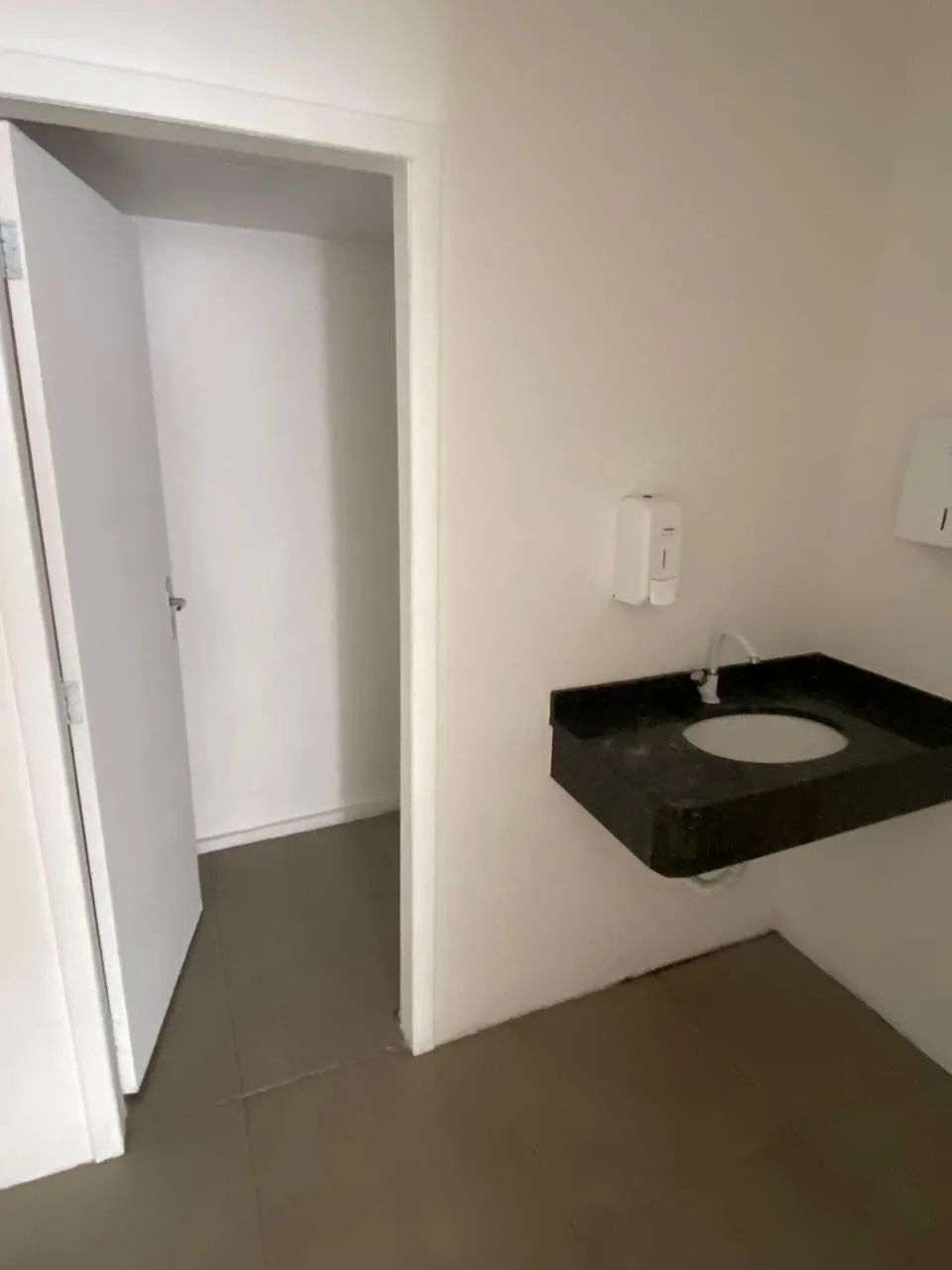 Sala comercial - localizado em Balneário Camboriú / Centro REF: DW649921 - Foto 4