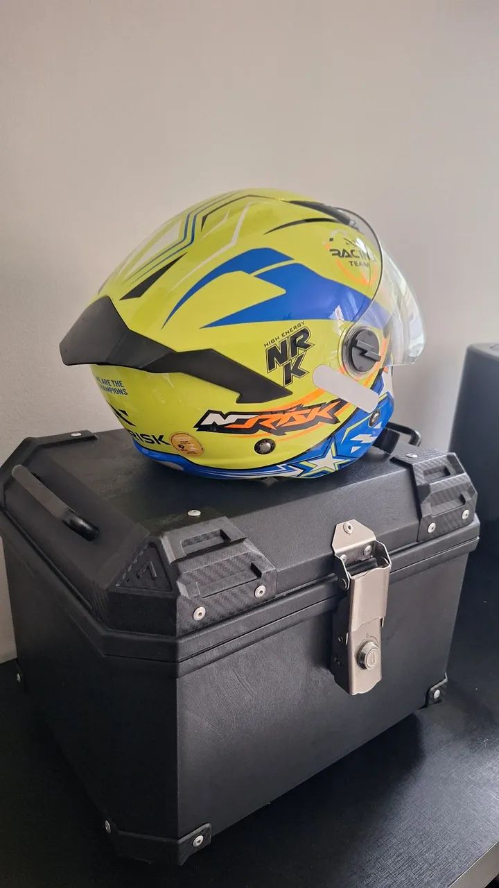 Capacete e Baú