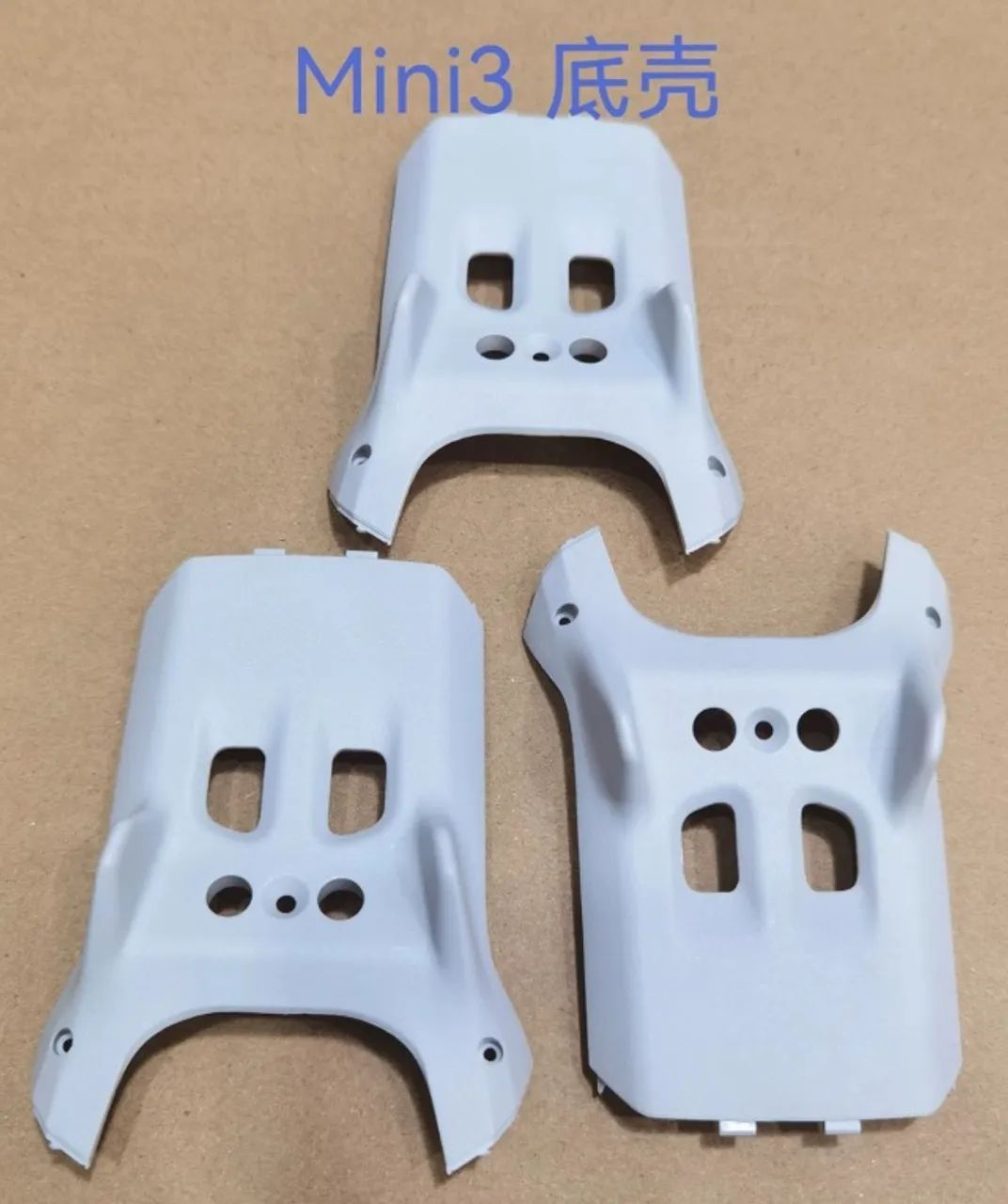 Carcaça inferior do DJI Mini 3, peça original desmontada.