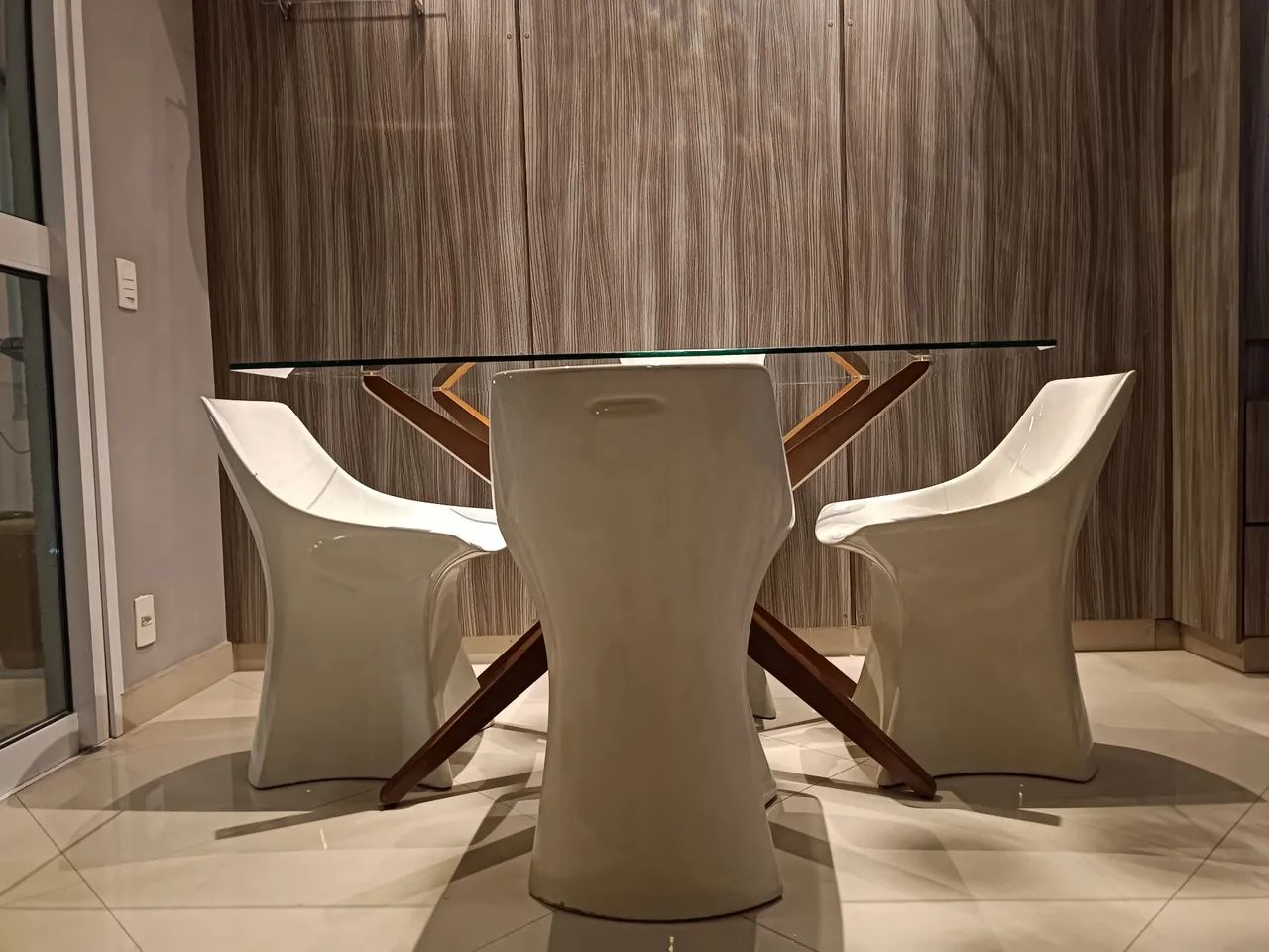 Elegante mesa de jantar com 4 cadeiras  - Foto 3