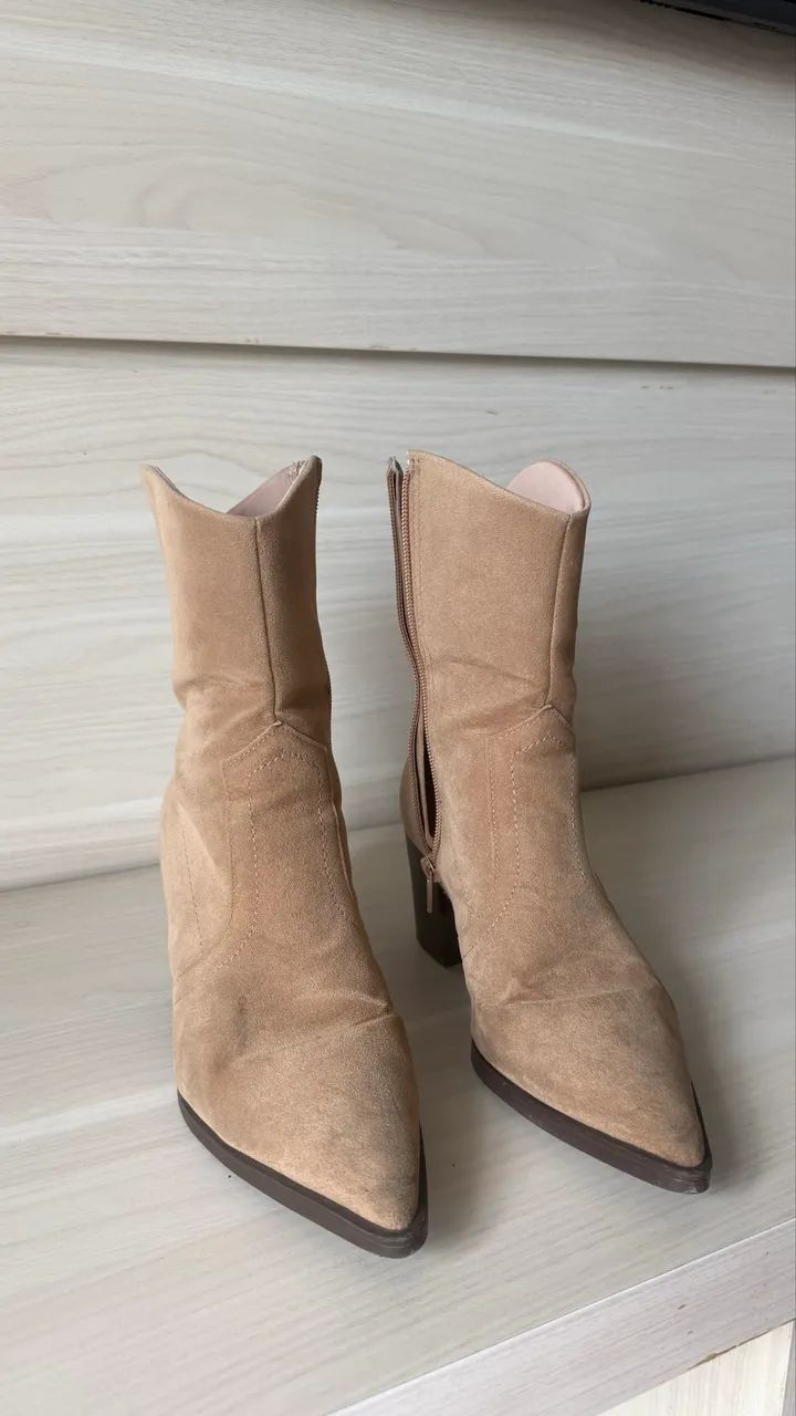 Bota de camurça caramelo tamanho 35