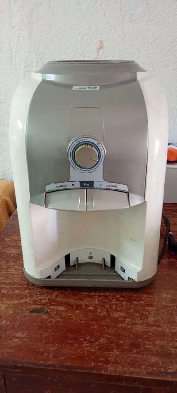 Bebedouro Esmaltec em perfeito funcionamento 