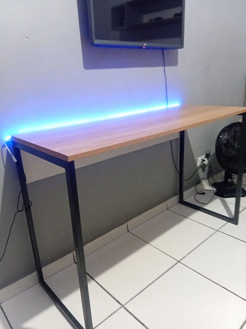 Vendo mesa de MDF planejada com led 