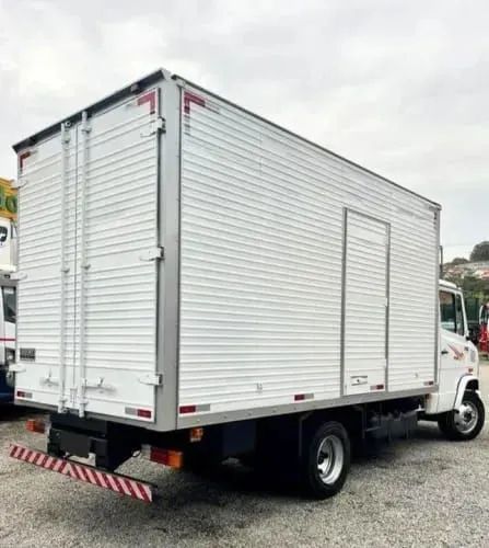 CAMINHÃO BAÚ 710  - Foto 4