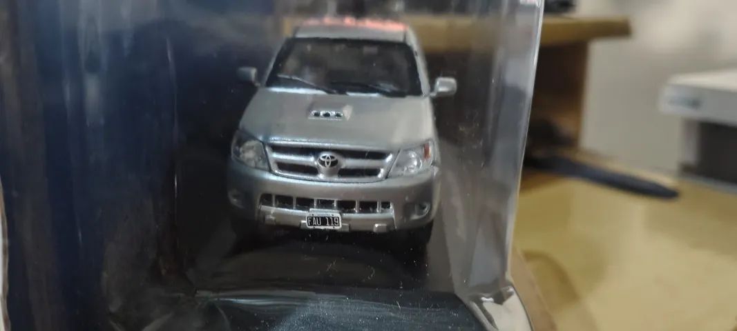 MINIATURA TOYOTA HILUX 2005 - Foto 2