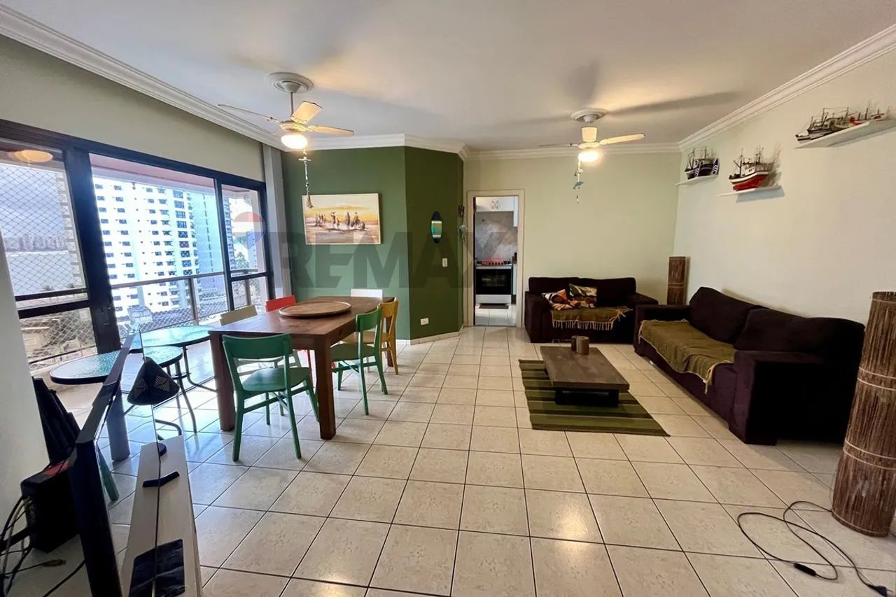 Apartamento a Venda 2 dormitórios, Edificio Proximo ao Mar com Lazer - Remax