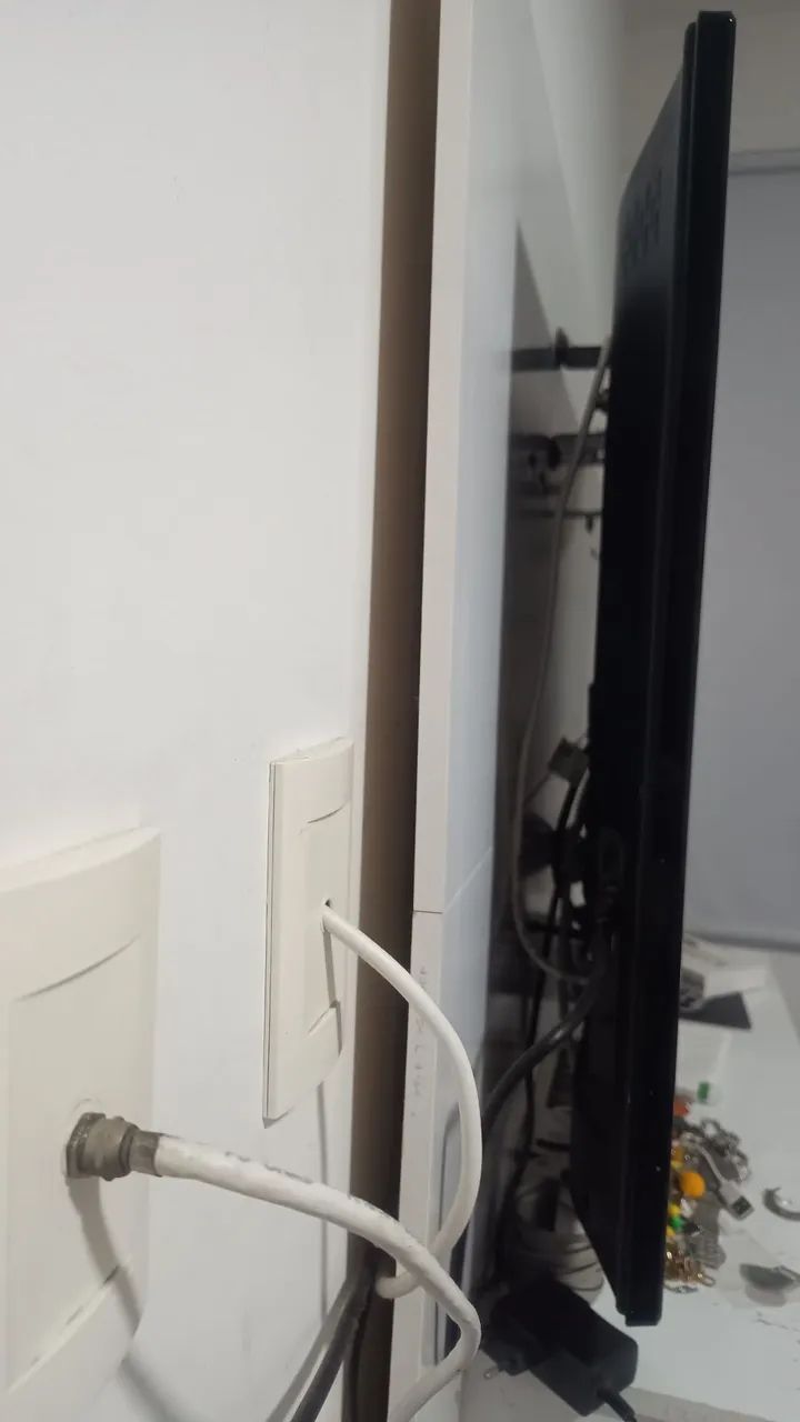 Tv 42' polegadas, não é Smart, é da marca Samsung  - Foto 2