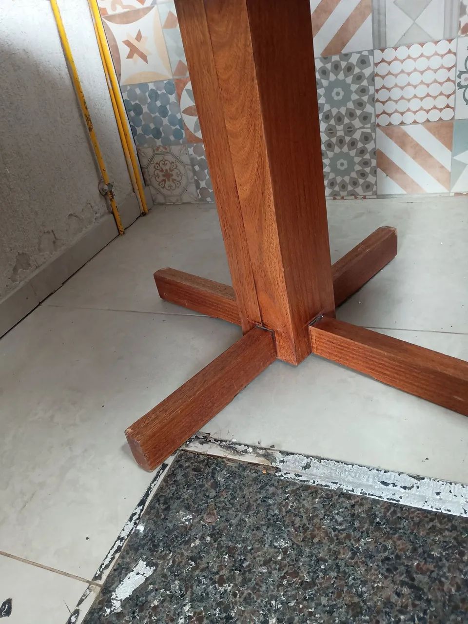 Vendo mesa retrátil c/ 4 cadeiras  - Foto 4