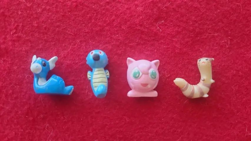 Lote miniaturas Pokemon com 8 Itens