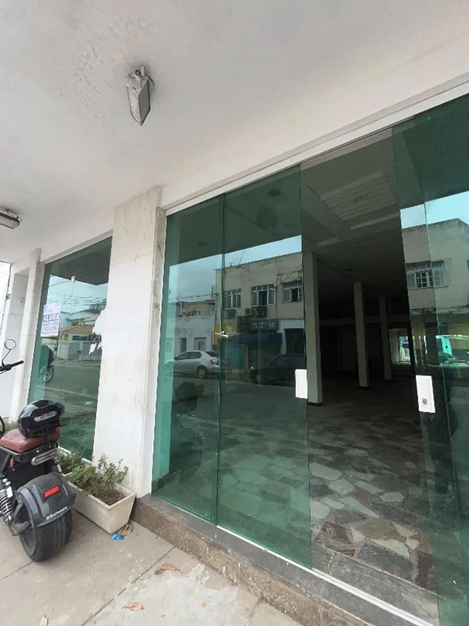 ALUGA-SE LOJA COMERCIAL - R$ 2.400/MÊS