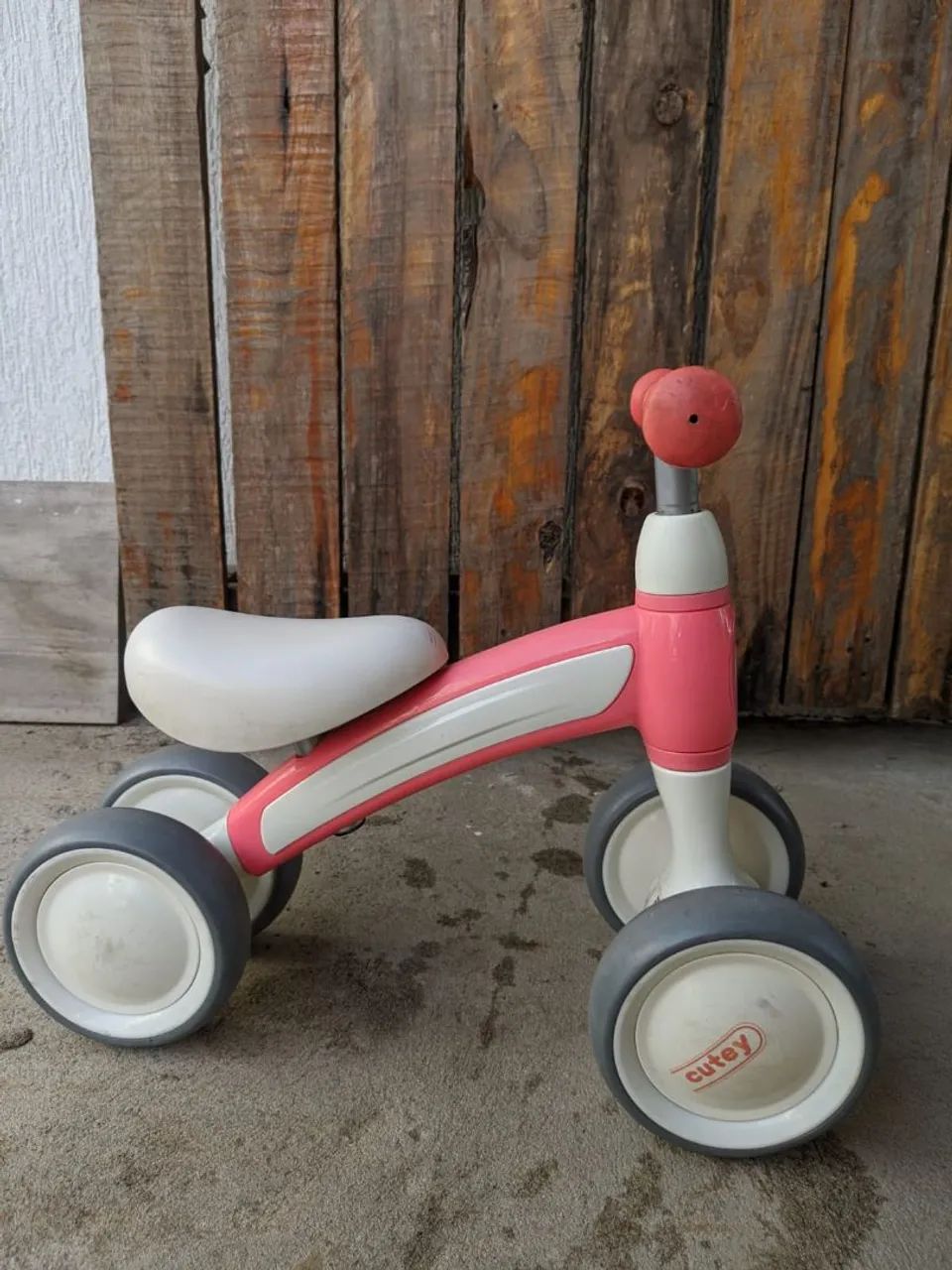 Berço capitonê e bicicleta de equilibrio - Foto 5