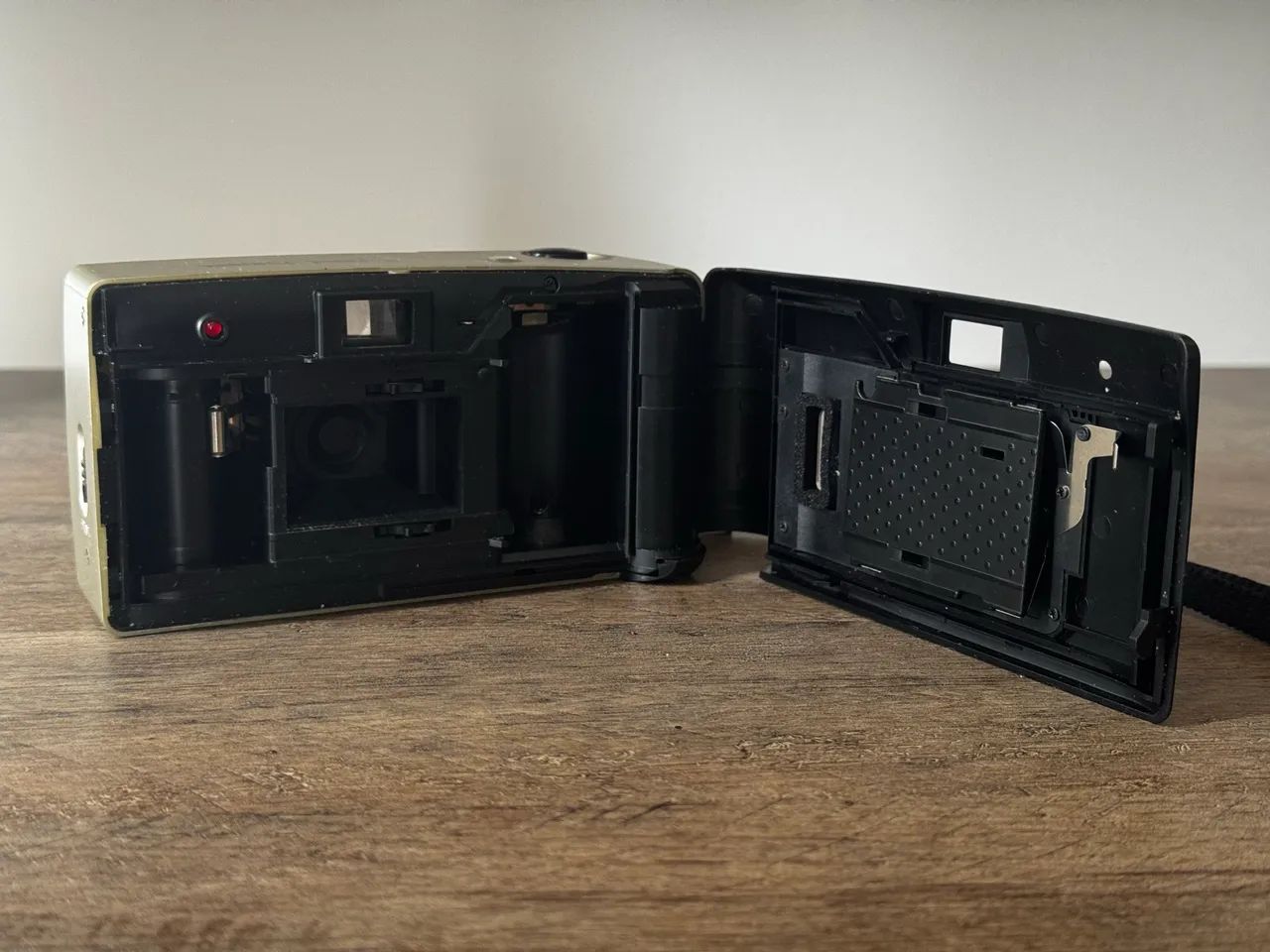 Yashica YM II-D Analógica com Flash Funcionando + Estojo - Foto 3