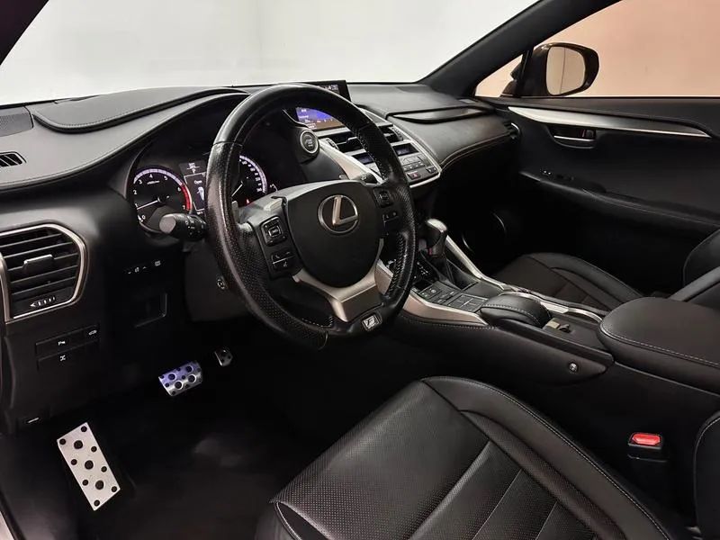 Lexus NX-200t F-sport 2.0 16V 238cv Aut., foto 9 de 17