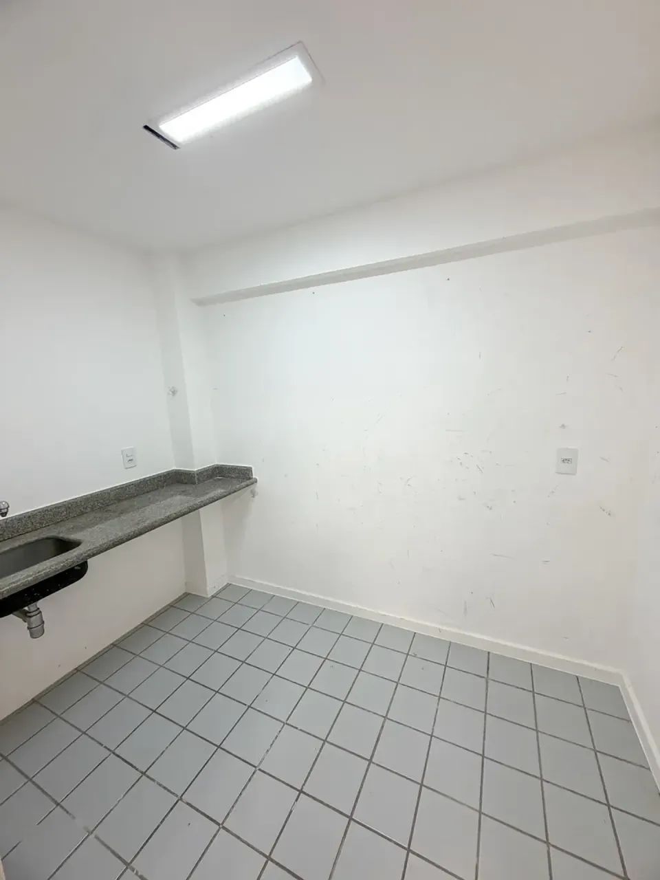 Sala comercial de 35m², com vaga de garagem na Praia do Canto! - Foto 5