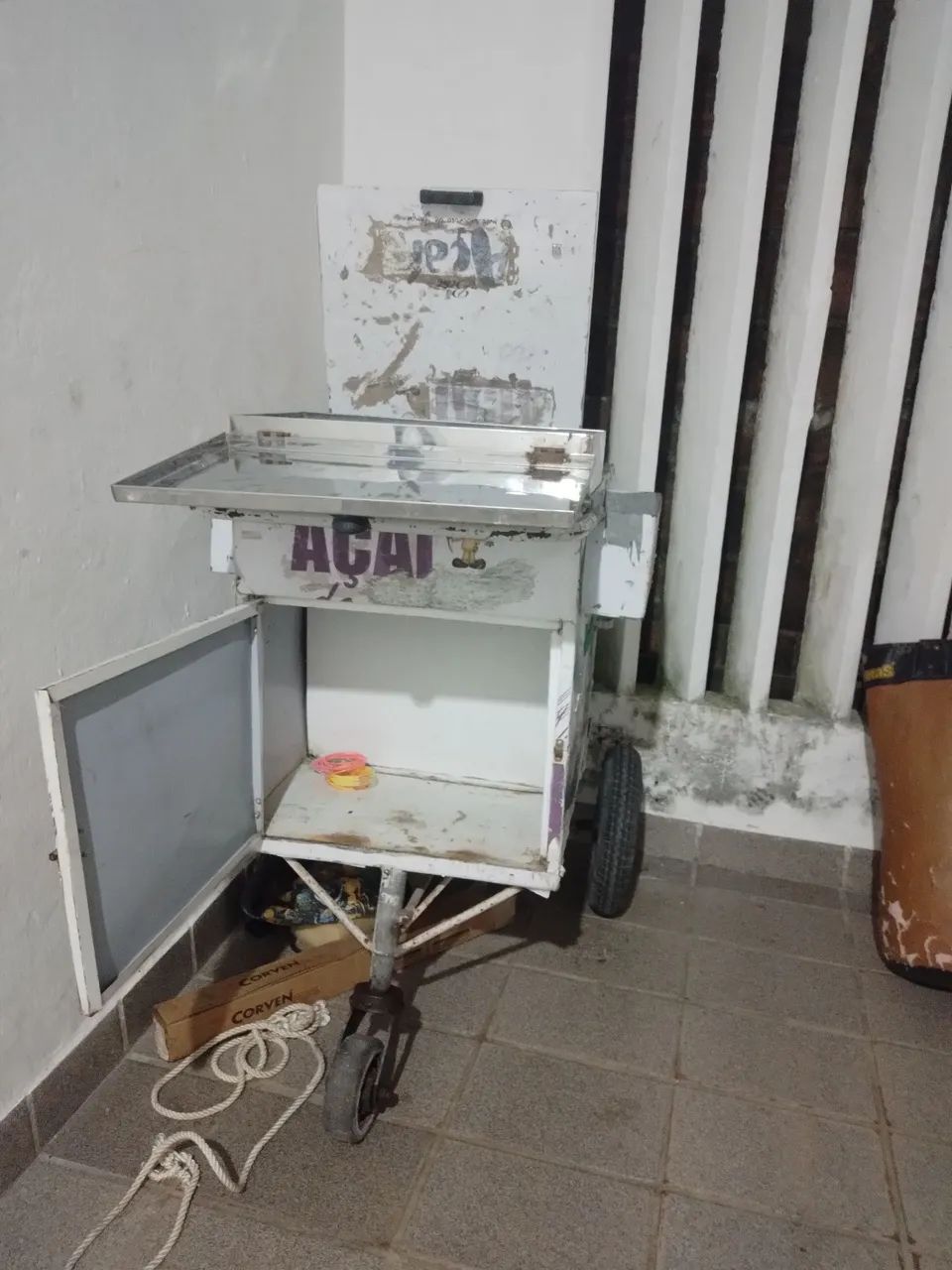 Carrinho de açaí em ótima qualidade, com três compartimentos - Foto 2