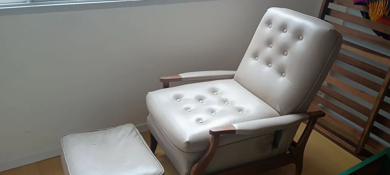 Sofá + duas poltronas + uma cadeira do papai  - Foto 2