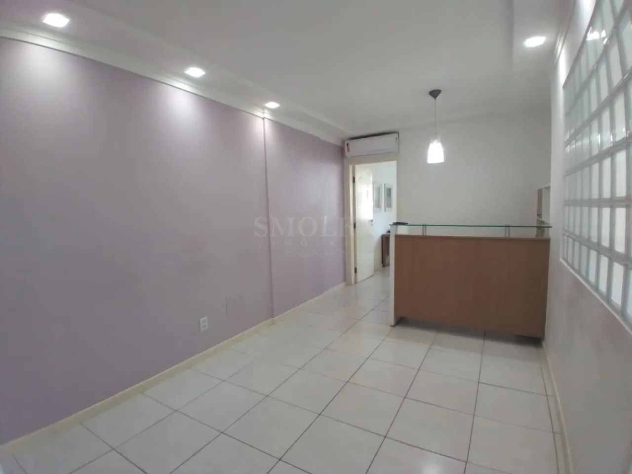 Sala comercial mobiliada 100m² no Centro, 3 repartições, recepção e 1 vaga - Foto 4