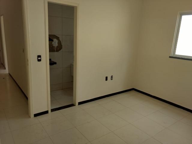 Casa Plana na Pavuna no valor de R$ 130.000 com 1 quarto, 1 suíte, ampla vaga de garagem - Foto 2