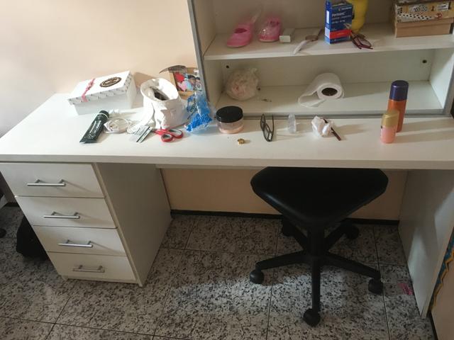 Vendo escrivana, com um armário aberto - Foto 4