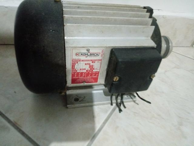 Motor trifasico