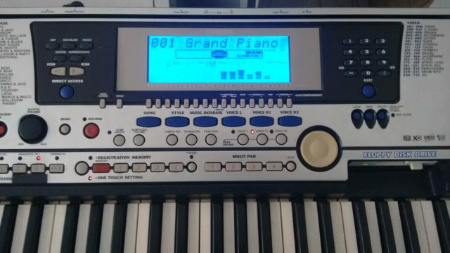 Teclado Yamaha PSR 550 semi novo watsap *
