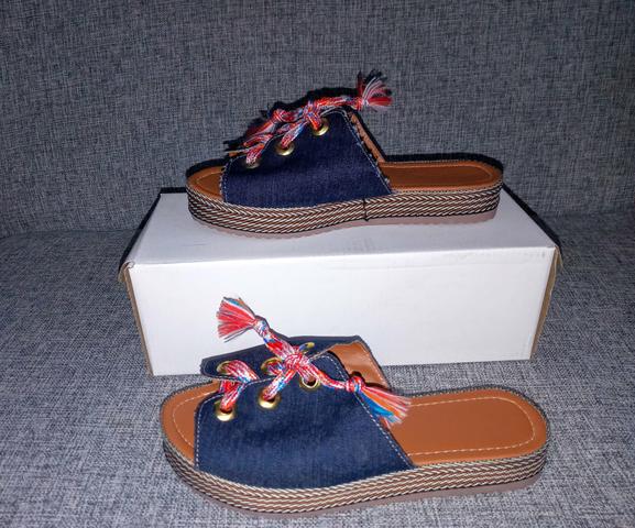 NOVA: Sandália Jeans com salto customizado e amarração frontal 35