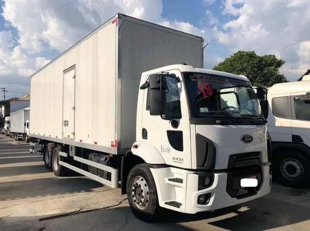 FORD CARGO 2431 6X2 ANO 2013 COM BAÚ