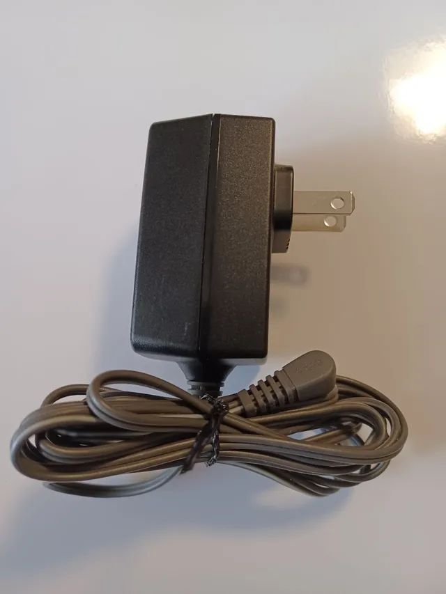 Adaptador Panasonic PQWATC1468LB. Descrição: Input 110V ~ 60Hz 50uA. Output 9V --- 200uA - Foto 2