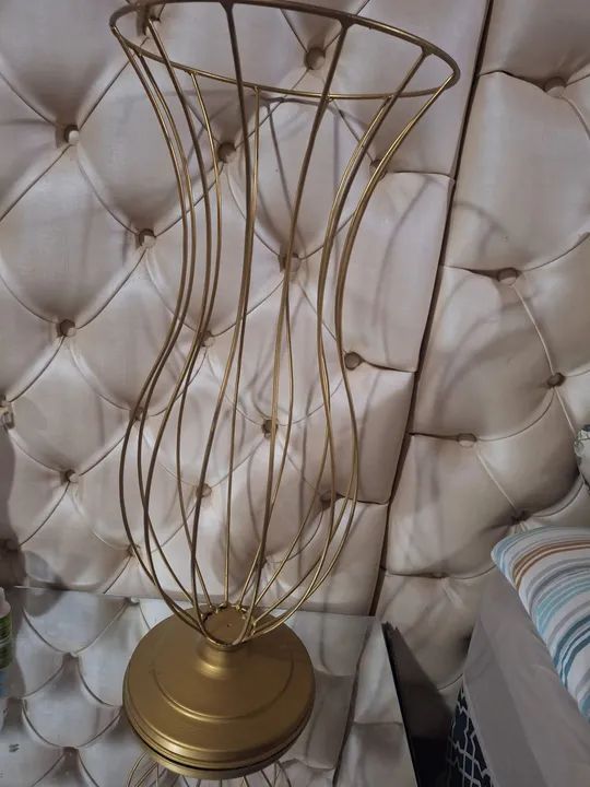 Vaso aramado , pode ser coberto de pérolas ou cristais