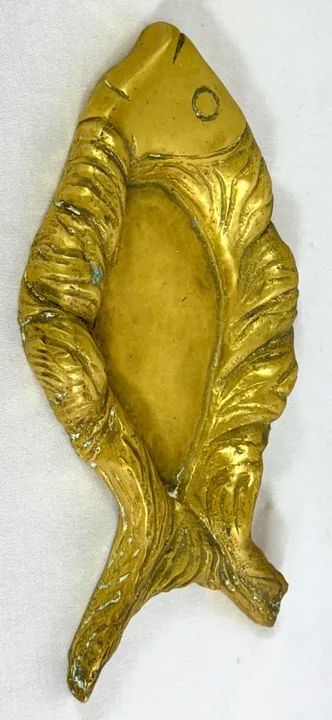 SEM ASSINATURA -Escultura Bronze dourado feitio Peixe trabalhada auto e baixo relevo *Desc - Foto 2