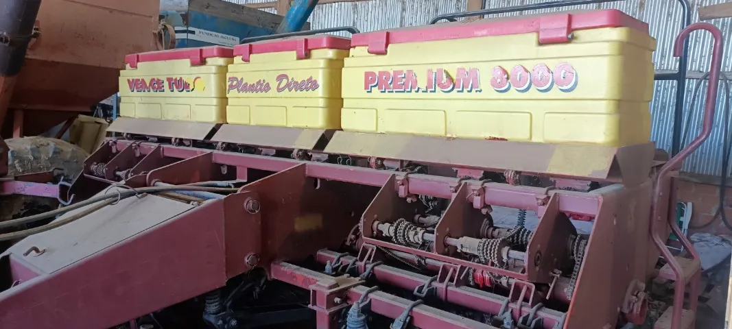 08 linhas de Soja, Panther 8000