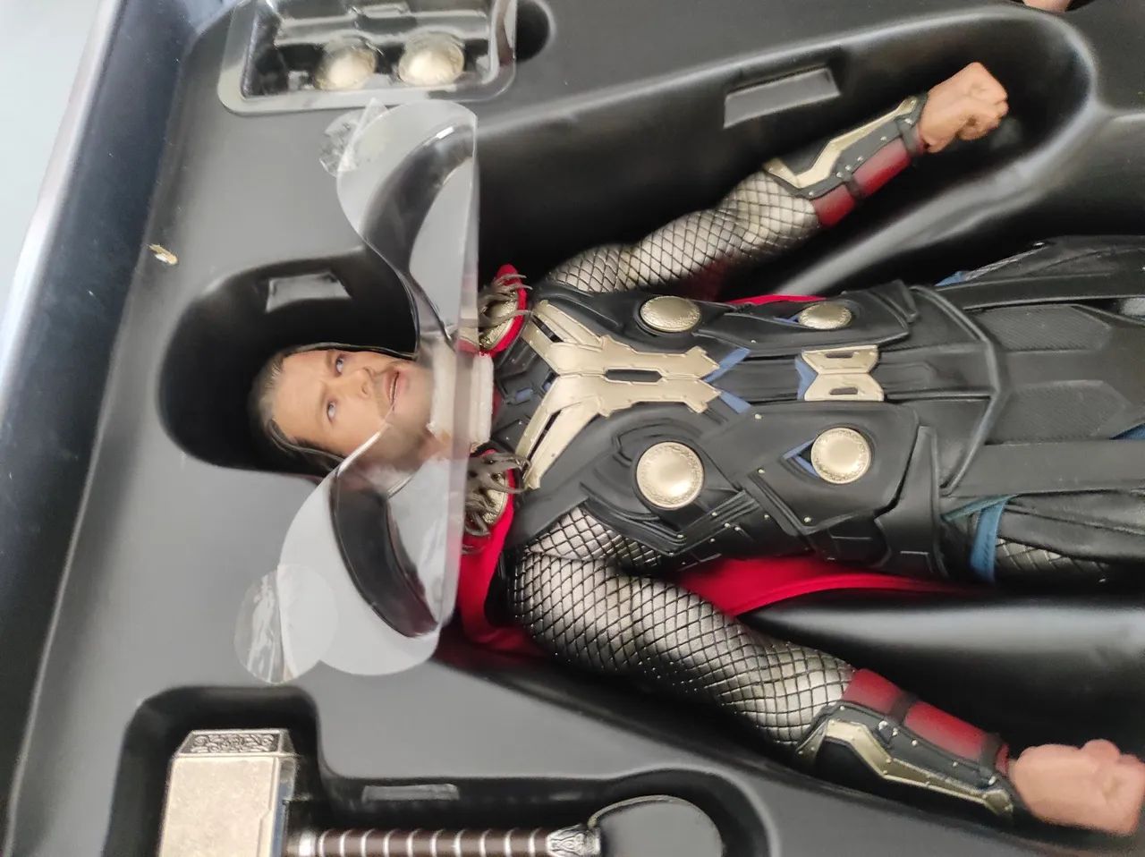 Hot Toys Marvel Disney Figura de Ação Thor - Hot Toys - The Dark