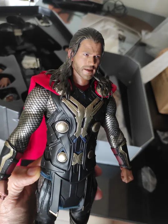 Hot Toys Marvel Disney Figura de Ação Thor - Hot Toys - The Dark