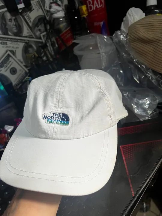 Boné branco The North Face pra vender hoje
