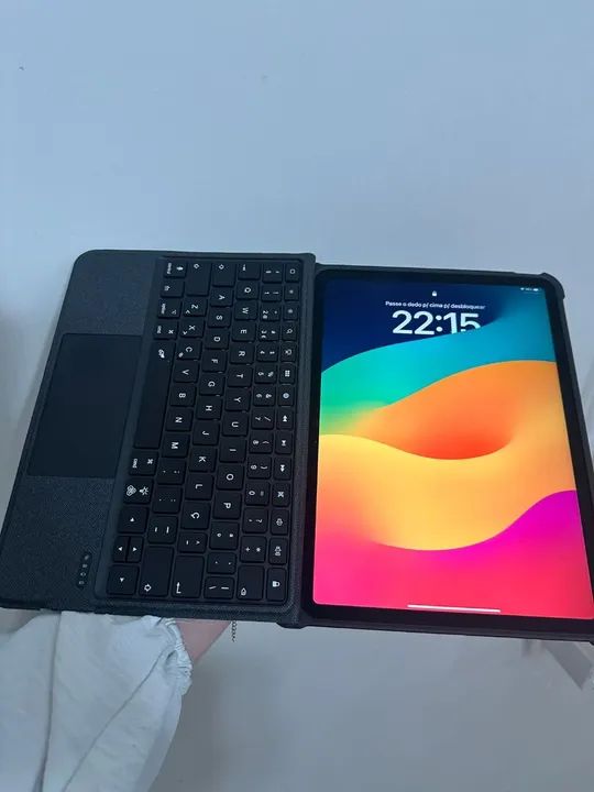 Vendo iPad Pro M2 (11") Wi-Fi 256GB + Apple Pencil (2ª Geração) + Capa Teclado - R$ 6.000 - Foto 2