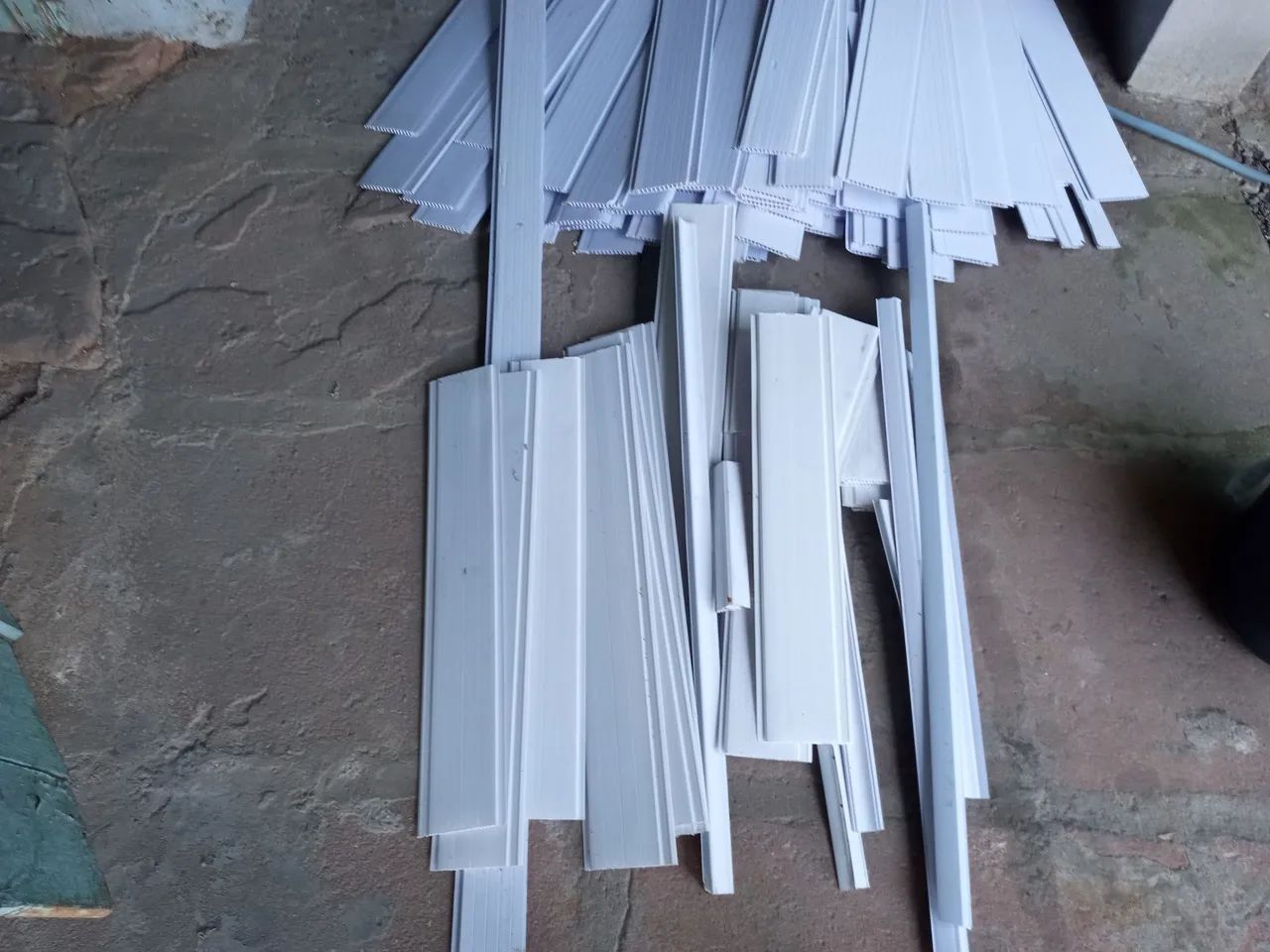 Vendo sobras de forro PVC branco espessura 7 - Foto 2