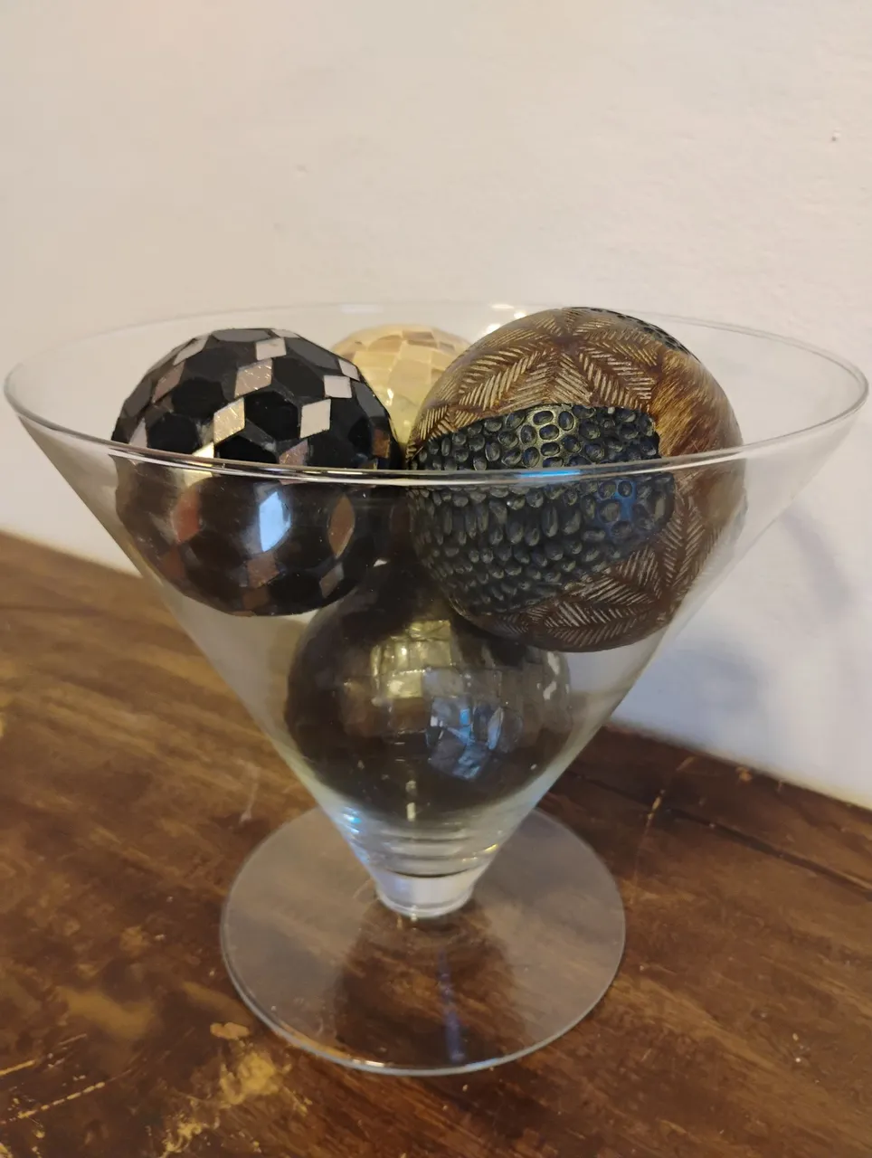 Taça de vidro decorativo com bolas