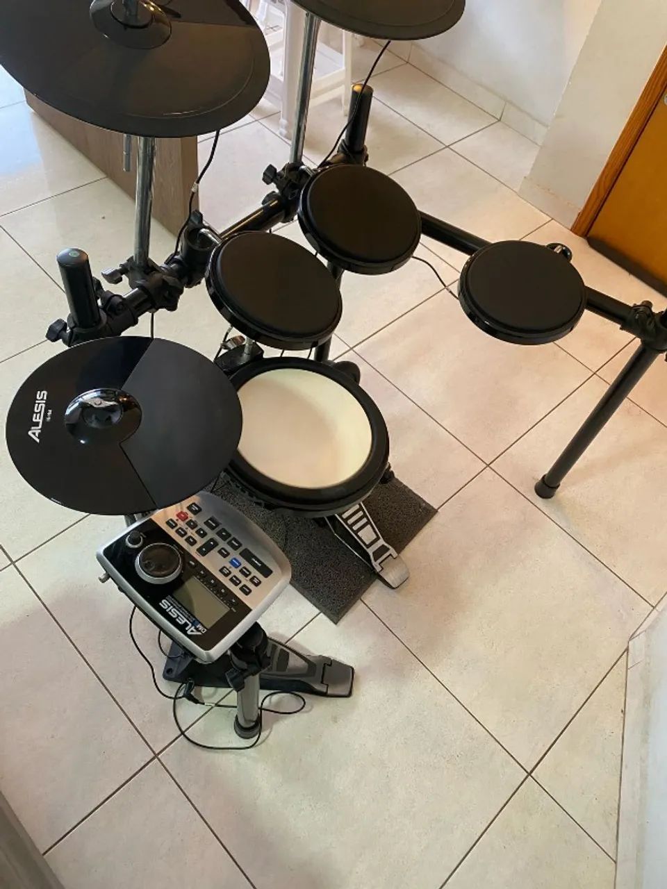 Bateria eletrônica Alesis DM8