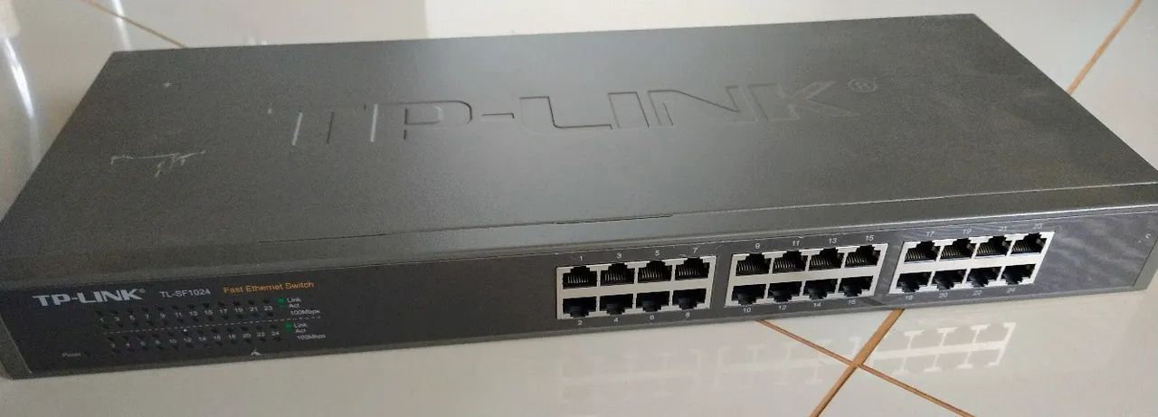 Switch de rede TP-Link 24 Portas 10/100 - Foto 2