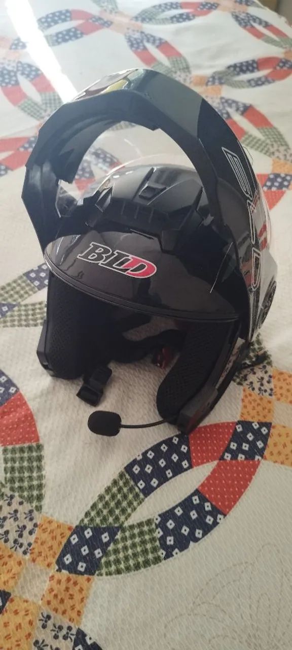 Capacete escamoavel com viseira escura - Foto 4
