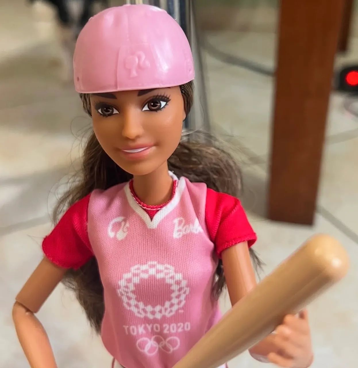 Boneca Barbie Atleta de Baseball - Tokyo 2020 - Foto 2
