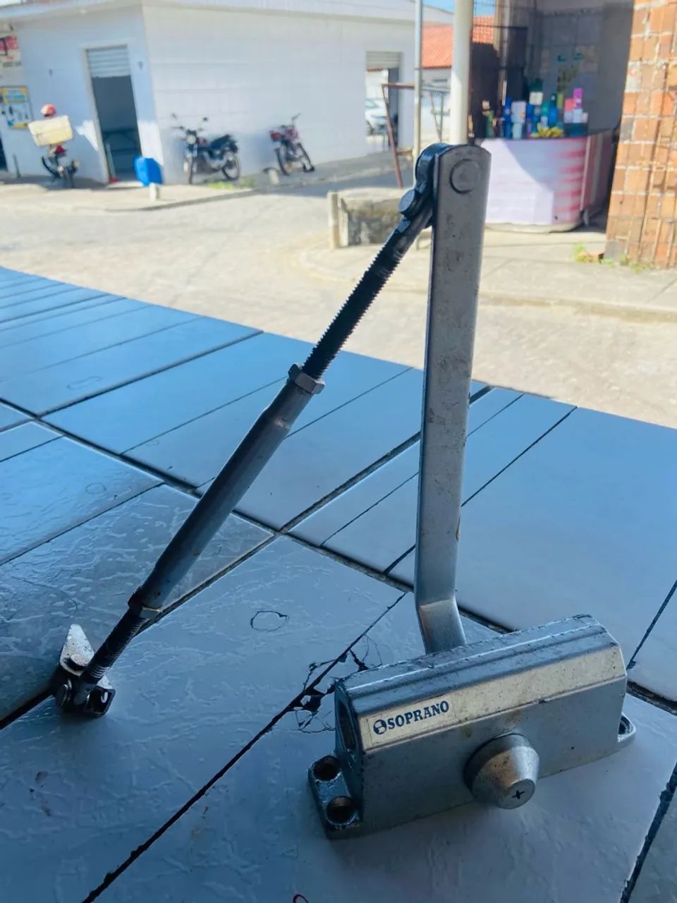 Mola para porta Seminova - Foto 3