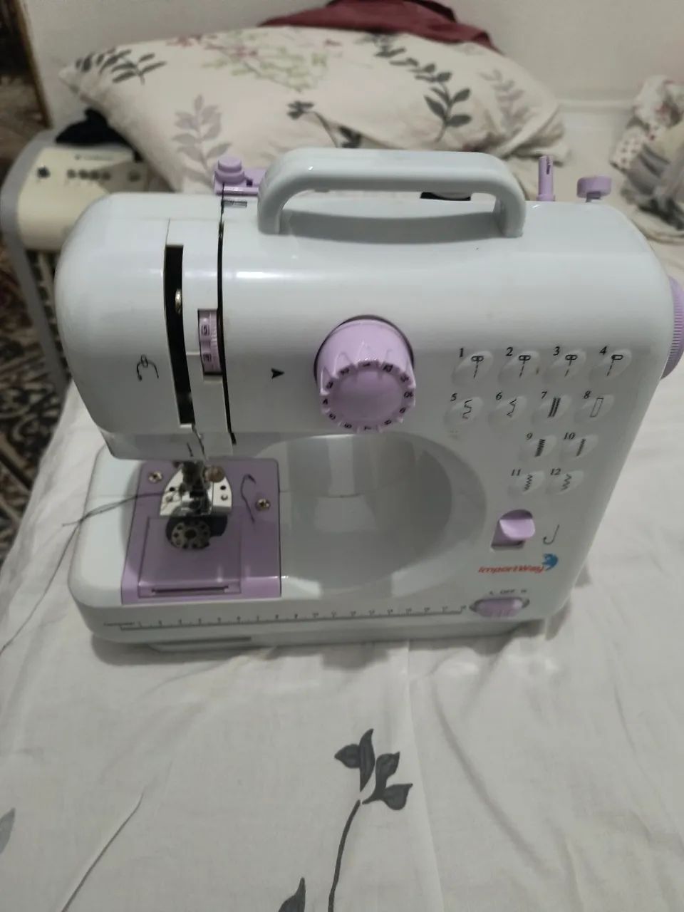 Máquina de Costura Importway - Semi Nova