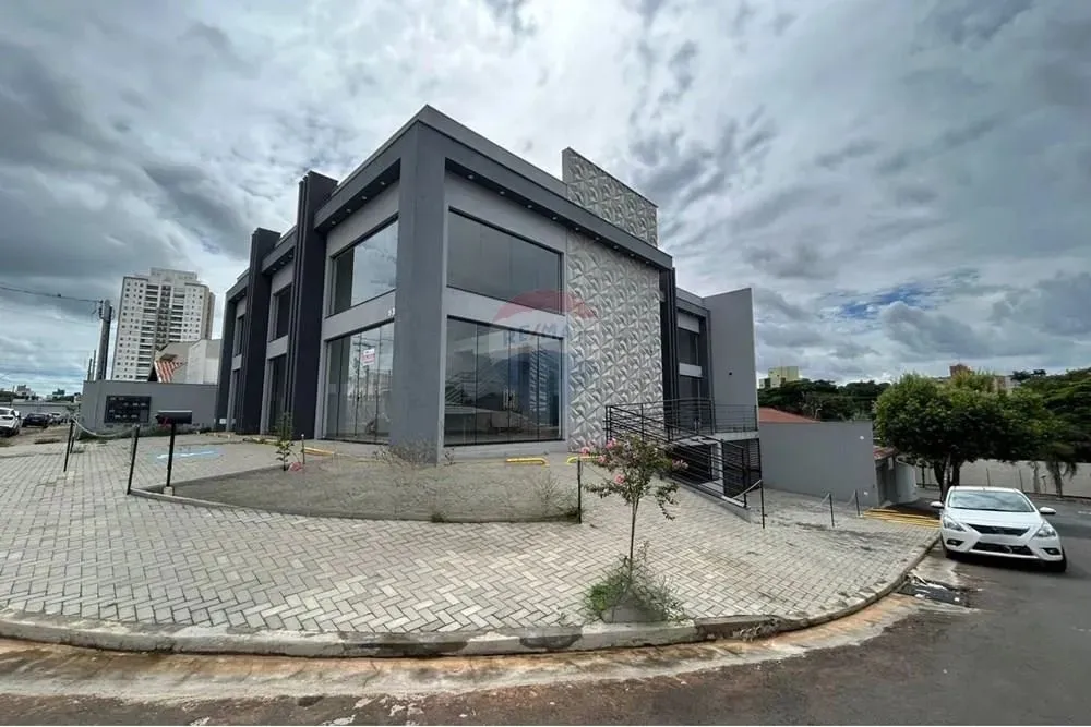 Centro Comercial com 5 salões para locação no Jardim São Paulo - Americana/SP - 26 Vagas d