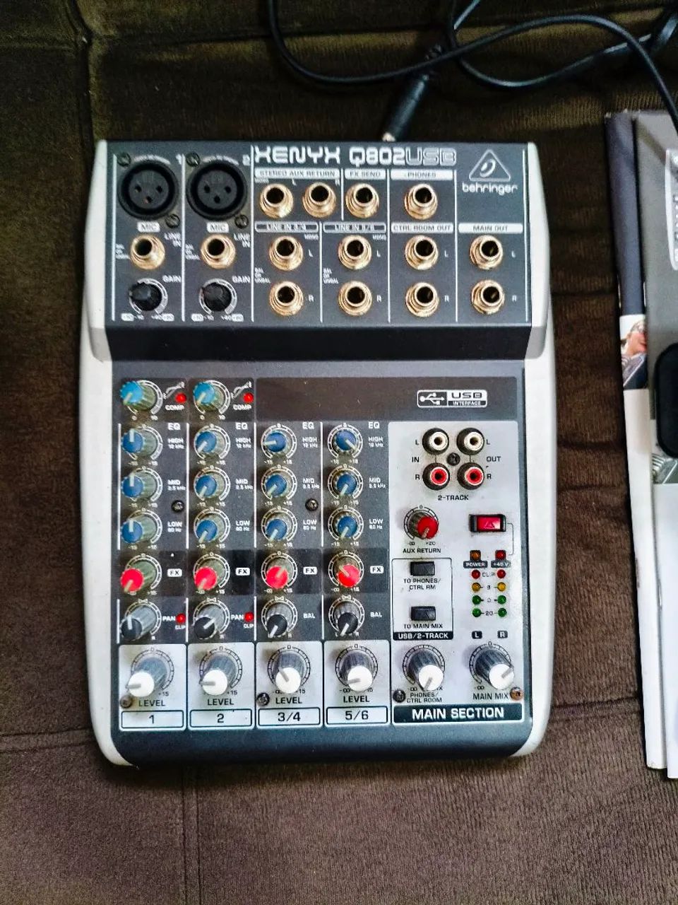 Mesa De Som Behringer 802 Xenyx Console