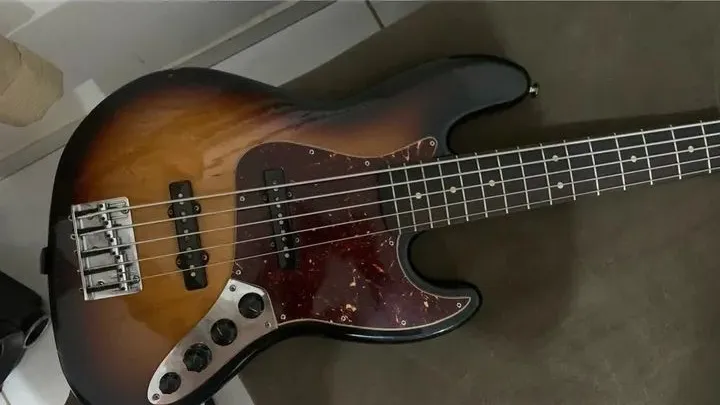 Baixo 5 cordas Fender MiM