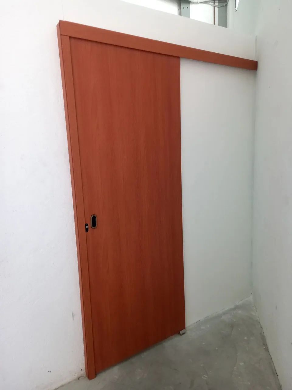Porta de Madeira Deslizante - Elegância e Praticidade - Foto 3
