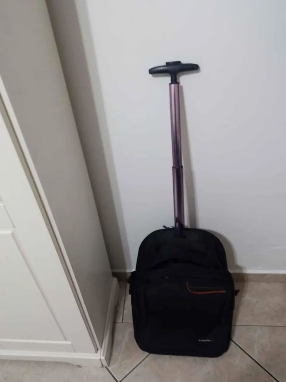 Mochila Notebook Seanite c/ Rodinhas 3 divisórias e Expansor Usada