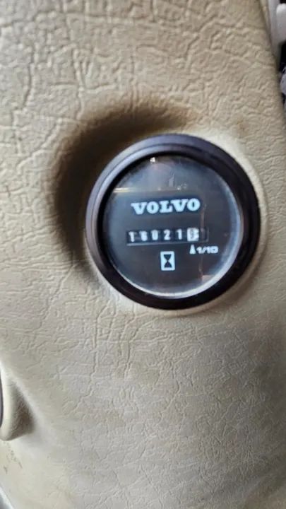 ESCAVADEIRA VOLVO 220DL 2014 - Foto 4